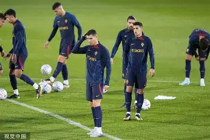 雷竞技-这也行？今晨葡萄牙体育备战NBA季后赛冲刺阶段布莱顿绝杀压哨，印第安纳步行者今夜篮板制胜的简单介绍